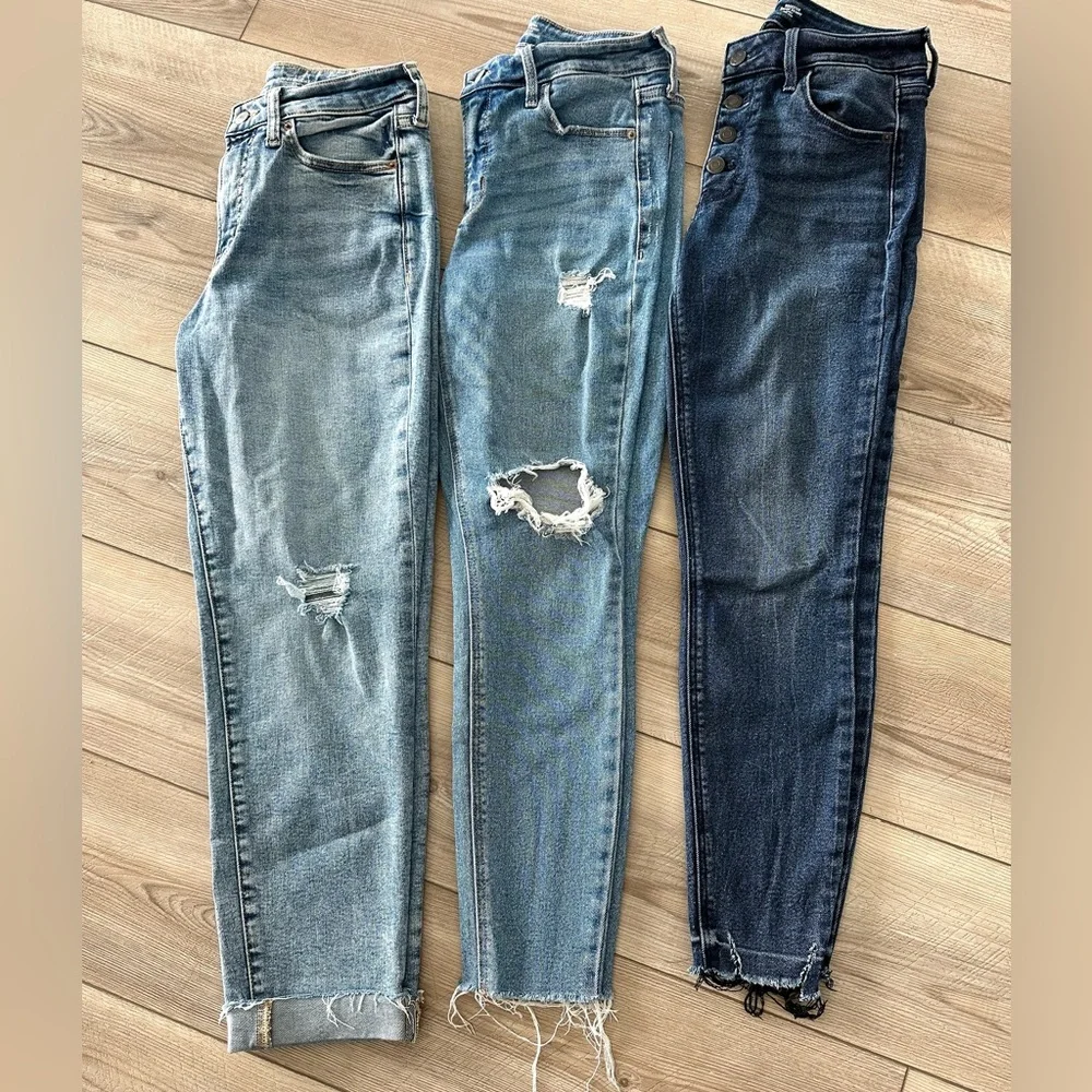 Women’s Old Navy jeans - Picture 1 of 3